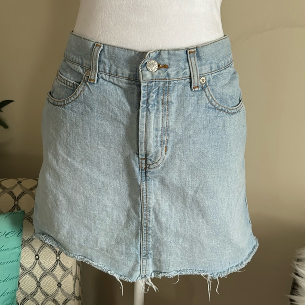 Old Navy light blue jean skirt- size 8